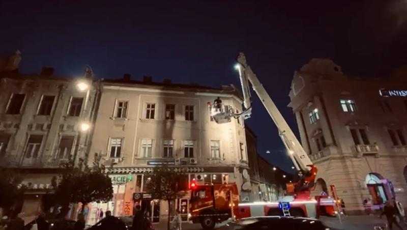 Se desprind elemente la fostul Hotel Ardealul, au intervenit pompierii