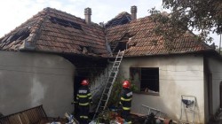 O mână criminală a dat foc unei case în Mâsca. Pompierii arădeni au limitat pagubele