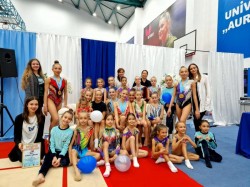 20 de ani de gimnastică ritmică în Arad! Concursul internațional Arad Trophy, un succes atât pe plan sportiv, cât și emoțional