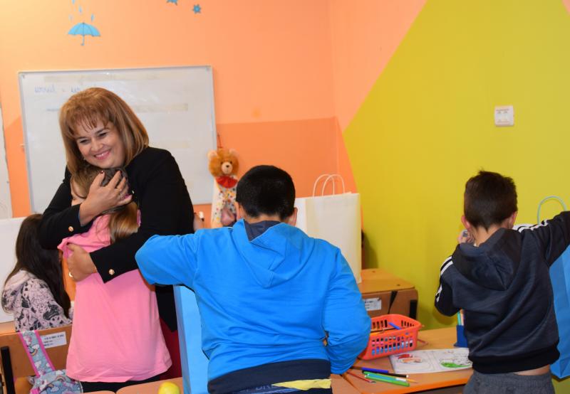 78 de bucurii pentru copiii de la Centrul Curcubeul Arad