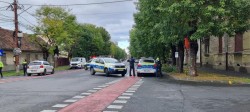 Dispozitiv suspect montat pe o mașină parcată într-o zonă centrală din Arad. Strada Mărășești a fost închisă. Autoturismul este proprietatea unei judecătoare pensionată de curând