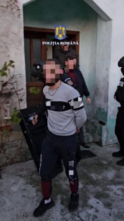 Violator și traficant de minori din Șicula, condamnat la 10 ani și 4 luni de închisoare, a fost depistat și încarcerat de polițiștii arădeni

