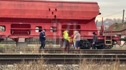 Un copil de 12 ani a murit călcat de tren în timp ce mergea la școală