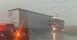 Trafic blocat pe DN7 la intrarea în Nădlac dinspre Arad din cauza unui TIR care s-a defectat 