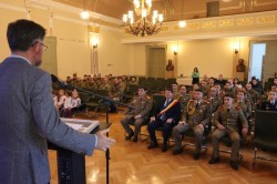 Bene Merenti pentru comandantul Batalionului „Radu Golescu”, lt. col. Gheorghe Cristian Țecu şi pentru fruntaşul Andrei Chiuaru