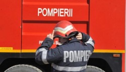 Pompierii militari arădeni au fost solicitați să intervină pentru localizarea și lichidarea unui incendiu izbucnit la un service auto