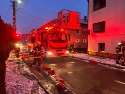 Incendiu violent la etajul unei case de pe strada Posada din Arad