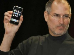 Cum ne-a băgat Steve Jobs lumea în buzunar, acum 17 ani