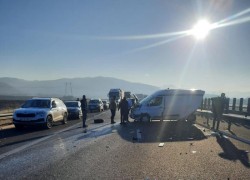 4 victime în urma unui accident produs între o camionetă și un microbuz pe autostrada A1 Deva – Nădlac. Traficul este restricționat