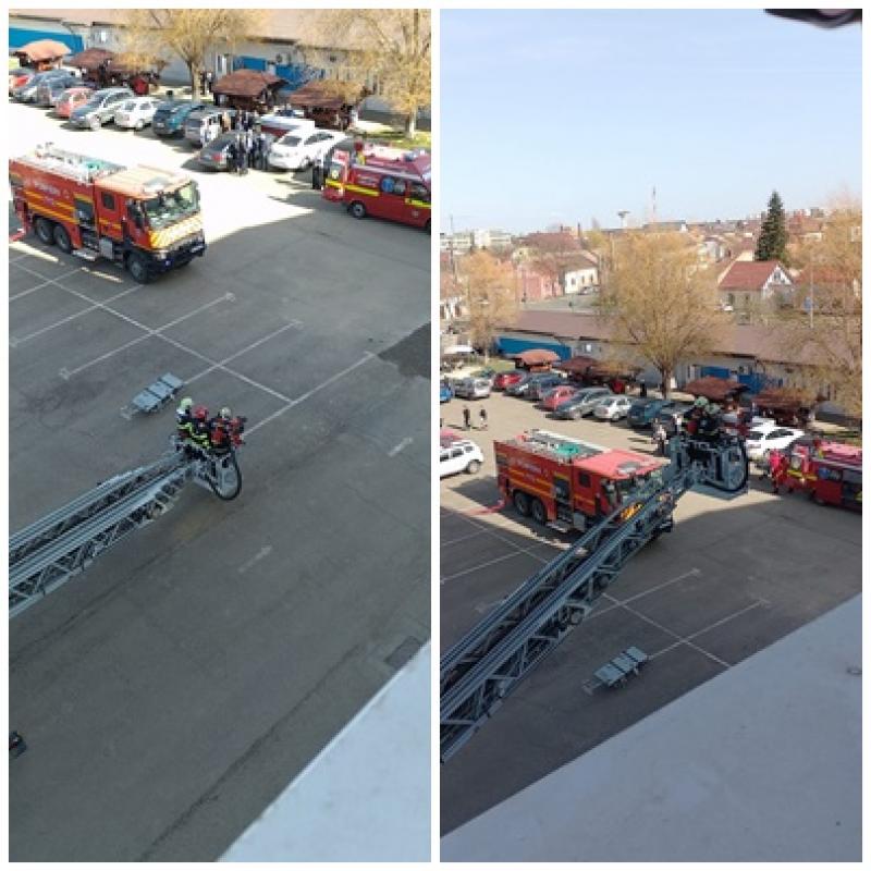 Persoană ”salvată” de pompieri de la etajul 3 al unei clădiri din cadrul Campusului Universității de Vest ”Vasile Goldiș”