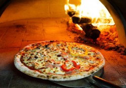 Zi de sărbătoare pentru mâncăcioșii îndrăgostiți de pizza. 9 februarie – Ziua Internațională a Pizzei