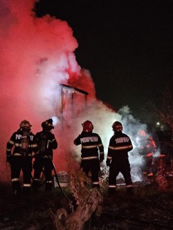 Moarte violentă prin carbonizare în urma unui incendiu izbucnit la Balastiera Micălaca din Arad


