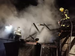 
Incendiu la Trei Insule. Pompierii arădeni au limitat pagubele
