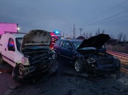 Accident rutier cu 3 victime la ieșirea din Vladimirescu spre Mândruloc