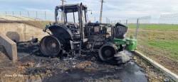 Un tractor a ars la Turnu în urma unui incendiu produs de un scurtcircuit