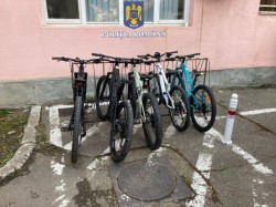 Tânăr căutat de austrieci pentru furt de biciclete electrice, depistat de polițiștii arădeni
