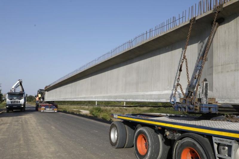 4 noi transporturi agabaritice cu grinzi pentru viitorul pod peste Mureș din zona Vladimirescu sunt pe drum