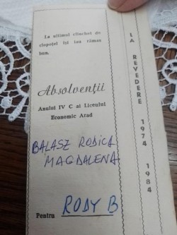 După 50 de ani, absolvenții Liceului Economic Arad doresc să se reunească dar…nu prea dau unul de altul. Ghidul Arădean le sare în ajutor

