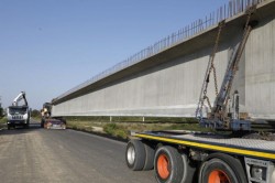 Trei transporturi agabaritice cu elemente pentru viitorul pod peste Mureș vor traversa Aradul