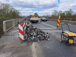 Trafic dirijat pe mai multe șosele din vestul țării datorită unor lucrări de reparații la carosabil


