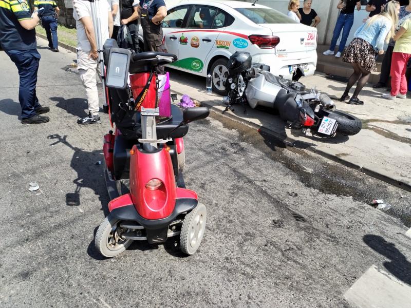 Accident grav între o motocicletă și un motociclu electric în Arad