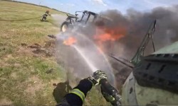 Tractor distrus complet de flăcări în aproprierea centurii municipiului Arad