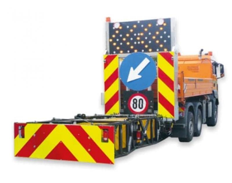 Camioane moderne specializate pentru efectuarea de intervenții de urgență pe autostrăzi și drumuri naționale

