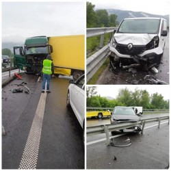 Accident rutier pe autostrada A1. Un TIR a derapat și a blocat benzile 1 și 2. Traficul este îngreunat