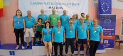 Veteranii înotului arădean au cucerit 47 de medalii la Campionatul Național de la Reșița 

