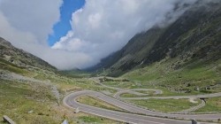 Veste minunată pentru iubitorii muntelui. Transfăgărășanul se deschide mâine pe toată lungimea lui