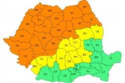 Cod portocaliu de averse torențiale, grindină și vânt puternic în județul Arad. Recomandări ale pompierilor arădeni