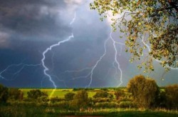 Cod galben de instabilitate atmosferică în aproape întreaga țară