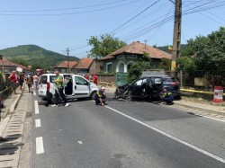 Plan roșu de intervenție în urma unui grav accident de circulație pe DN 76. Cinci victime, dintre care o fetiță de 5 ani