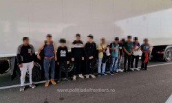 Unsprezece cetățeni străini descoperiți în PTF Nădlac ll, ascunși pe role metalice transportate de un șofer turc
