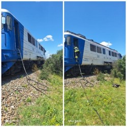 O locomotivă a trenului Oradea - Mangalia a luat foc la ieșirea din gara Chișineu-Criș. Cei peste 100 de călători s-au autoevacuat sau au fost evacuați de pompieri