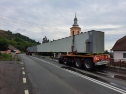 Un mastodont încurcă traficul pe DN 7 în localitatea Nicolae Bălcescu