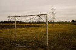 Încă o victimă pe terenul de sport. Un băiețel de 8 ani a murit după ce i-a căzut în cap bara de la poarta de fotbal