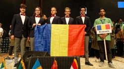 Trei medalii de aur și două de argint au obținut elevii români, la Olimpiada Internațională de Fizică din Iran. Tot lotul provine de la un liceu privat
