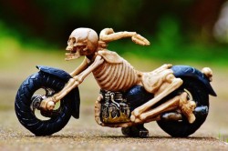 Vor să fie respectați în trafic, doar că unii dintre ei se cred la concursurile de Grand Prix. Motociclişti arădeni lăsați fără permis din cauza vitezei excesive