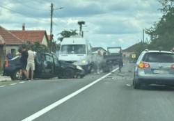 Accident cu 5 victime pe DN 79, Oradea - Arad. Traficul este blocat 