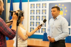 Șagu și Dezna au semnat contracte de finanțare pentru modernizarea drumurilor prin programul Anghel Saligny