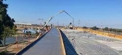 Șantierul Variantei de Ocolire Arad Est a depășit stadiul de 67%. Pasajul peste calea ferată este realizat în procent de 83%, iar podul peste Mureș, de 77%


