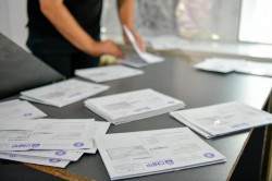 A început distribuirea deciziilor de recalculare a pensiilor. 10.000 de poștași au plecat pe teren dis-de-dimineață