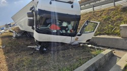 Accident pe autostradă în apropiere de Arad. Un TIR a ieșit în decor