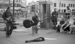 Ați auzit de Mathcore, Chiptune, Spacesynth, Epic Doom Metal? 24 august - Ziua Internațională a Muzicii Ciudate