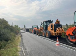 Trafic îngreunat pe mai multe drumuri naționale din vestul țării săptămâna aceasta din cauza unor lucrări la carosabil