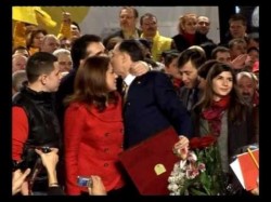 Inevitabilul s-a produs! Vom auzi oare din nou după 15 ani deja celebra declarație de iubire ”Mihaela, dragostea mea”!? Mircea Geoană și-a anunțat oficial candidatura la președinția României