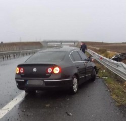 Accident pe autostradă între Arad și Timișoara. O mașină a ajuns în șanț. Traficul este restricționat