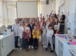 Locuri disponibile la „Farmacie”, respectiv „Nutriție și Dietetică”, la UVVG. „Despre viitorul unui absolvent UVVG în două domenii de interes major”