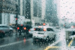 Poliția Română recomandă șoferilor să conducă cu atenție sporită, pe vreme nefavorabilă